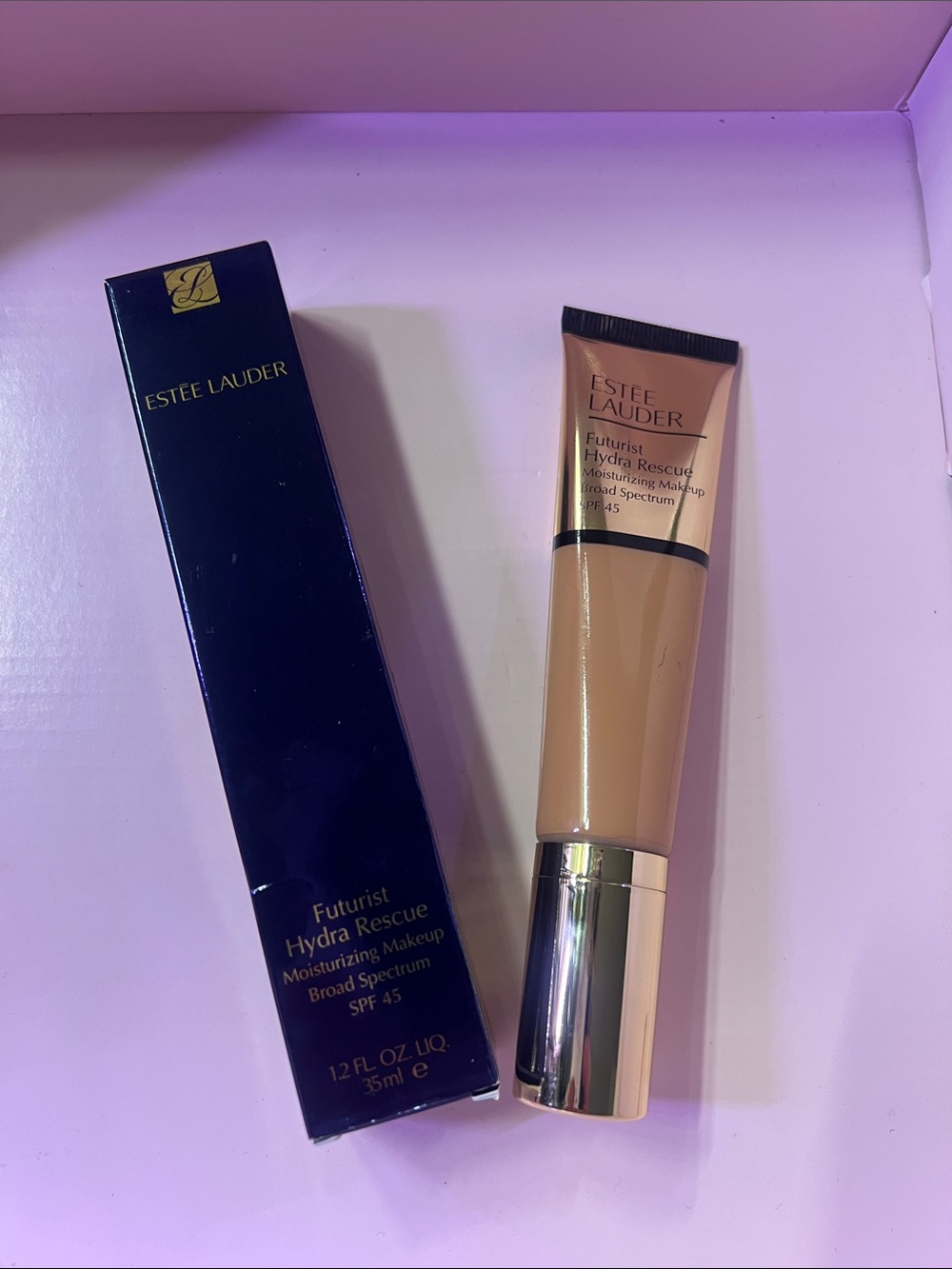 Estee Lauder Futurist Hydra Rescue Moisturizing Makeup - shade 4W1 New unused